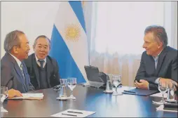  ?? CEDOC PERFIL ?? VISITA. Takeshi Uchiyamada, de Toyota, ayer con Mauricio Macri.