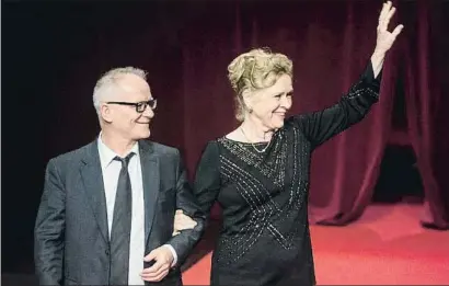  ?? NURPHOTO / GETTY ?? L’actriu Liv Ullmann amb el director del festival, Thierry Frémaux