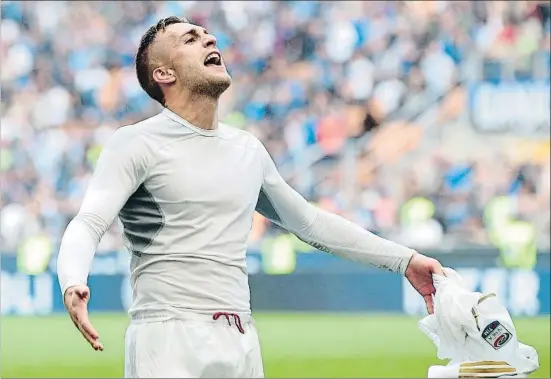  ?? EMILIO ANDREOLI / GETTY ?? Gerard Deulofeu celebra l’empat que va aconseguir el Milan a última hora a San Siro contra l’Inter