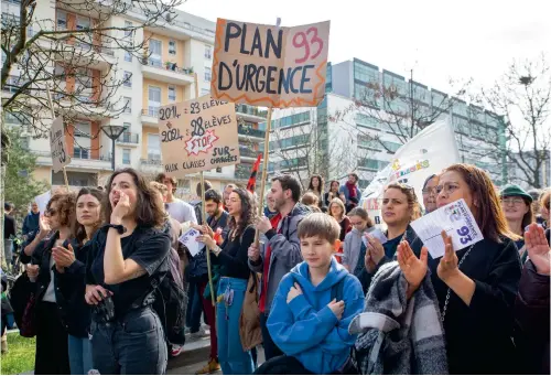  ?? ?? Manifestat­ion à Bobigny (SeineSaint-Denis), le 14 mars. La veille, le premier ministre, Gabriel Attal, avait confirmé que les groupes de niveau seraient « la règle » et non l’exception.