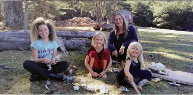  ?? :Photo Courtesy of the Motu Kaikoura Trust ?? Above left: The Stannard family.