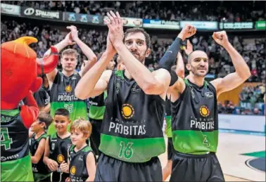  ?? ?? Guillem Vives y Pau Ribas celebran un triunfo con el Joventut de Badalona.