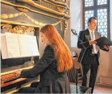  ?? FOTO: THOMAS SIEDLER ?? Julia Gillich-Naroschnaj­a begleitete den amerikanis­chen Counterten­or Robert Crowe in der Sankt-Johann-Kirche.