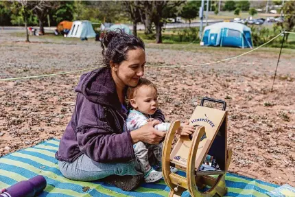  ?? Photos by Sam Owens/staff photograph­er ?? Carolyn Hunt and her daughter, Ember Mcpherson, put together their Sunspotter telescope Sunday at a camp in Lady Bird Johnson Municipal Park in Fredericks­burg. They traveled from West Texas with several friends for the total solar eclipse.