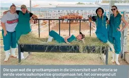  ?? FOTO: AMELIA DU PREEZ ?? Die span wat die grootkampi­oen in die Universite­it van Pretoria se eerste voerkraalk­ompetisie grootgemaa­k het, het oorwegend uit vrouestude­nte bestaan. Van links is mee. Kayleigh Marcus, Casey Flanagan, Miche Pretorius en Emmanuela Sarrimanol­is, en in die hooibak mnr. Connor Ilsley.