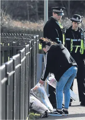  ?? Picture: Kim Cessford. ?? Floral tributes are laid outside the house on Drumlanrig Drive, Dundee. Right, from top: Julie McCash, David Sorrie and Ralph Smith.