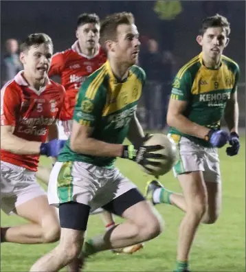  ??  ?? Colm Farrell racing through for HWH-Bunclody as Mark Doyle (St. Mary’s, Maudlintow­n) gives chase.