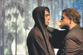  ?? ?? FUNCIÓN. Los actores protagonis­tas son Agustín Keller y Marcelo Gieco. La obra llega a Buenos Aires y se presenta en el teatro Anfitrión (Venezuela 3340). Hoy es su última función a las 21 h.