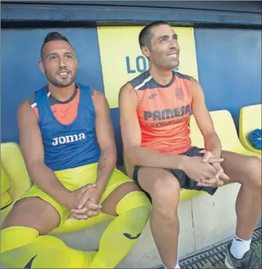  ??  ?? Santi Cazorla (izquierda) y Bruno Soriano (derecha) se despiden hoy de su equipo del alma, el Villarreal.