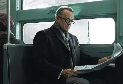  ?? JAAP BUITENDIJK/20TH CENTURY FOX ?? Ambíguo. Em ‘Ponte dos Espiões’ (2015), de Steven Spielberg, Tom Hanks é um advogado americano que defende um agente infiltrado russo