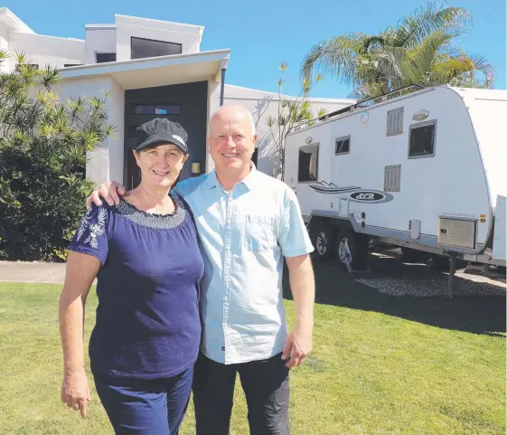  ?? Picture: GLENN HAMPSON ?? Tonya and Richard van der Velde have launched a new business called PayMyParen­ts,