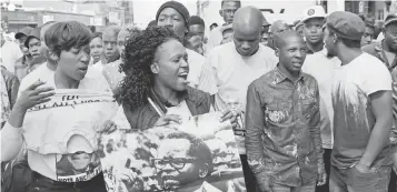  ?? KIM LUDBROOK, EUROPEAN PRESSPHOTO AGENCY ?? Members of the African National Congress Youth League sing in solidarity outside the headquarte­rs of the African National Congress in Johannesbu­rg on Sept. 5.