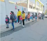  ?? GUSTAVO VARGAS ?? Se estima que más de cinco mil alumnos volvieron a las aulas ayer