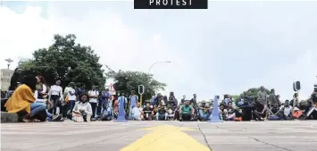  ?? BHEKIKHAYA MABASO ?? PROTESTING students at Wits University disrupted classes over registrati­on and accommodat­ion problems today. | African News Agency (ANA)