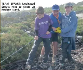  ??  ?? TEAM EFFORT: Dedicated Scouts help to clean up Robben Island.