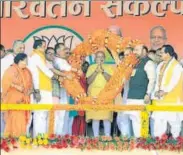  ?? HT ?? Prime Minister Narendra Modi is felicitate­d at an election rally in Bahraich, Uttar Pradesh, on Thursday.