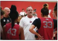  ?? NWA Democrat-Gazette/J.T. WAMPLER ?? Arkansas women’s basketball Coach Mike Neighbors speaks to his team during practice Wednesday.