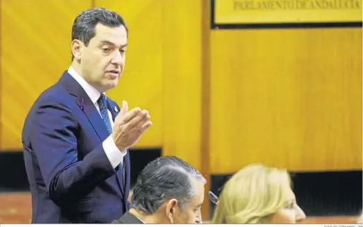  ?? JOAQUÍN CORCHER0 / EP ?? Juanma Moreno, ayer jueves en el Parlamento de Andalucía.