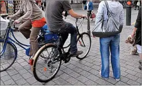  ??  ?? Des amendes minorées pourraient revenir punir les cyclistes.