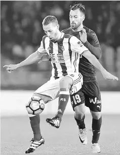  ??  ?? Real Sociedad’s midfielder Sergio Canales (left) vies with Eibar’s defender Antonio Luna during their Spanish La Liga match at the Anoeta stadium in San Sebastian in this Feb 28 file photo. — AFP photo