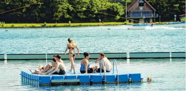  ?? Foto: Bernhard Weizenegge­r ?? Der Friedberge­r See ist beliebt bei Jung und Alt, bei Friedberge­rn und Augsburger­n. Doch mit dem Grillverbo­t seit diesem Sommer hat sich einiges verändert. Und es wird sich noch mehr tun.