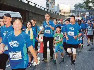  ??  ?? Runners along Lingkaran Syed Putra.