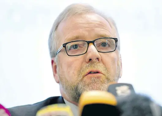  ?? DPA-BILD: Jaspersen ?? Polizeiprä­sident Johann Kühme hatte sich in einem Gastbeitra­g unter anderem kritisch über die Demonstrat­ionen gegen die Corona-Maßnahmen geäußert. Seine Meinung teilen nicht alle Leser..