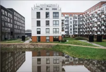  ?? ?? Udvikling af Åbyen langs Søren Frichs Vej giver stigende befolkning­staethed for Åby-området. Arkivfoto: Mads Frost