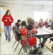  ?? LYNN KUTTER ENTERPRISE-LEADER ?? Jaime Pair, a math teacher at Farmington Junior High, meets with her advisory group. Students at the school meet in advisory groups 30 minutes every day after lunch.