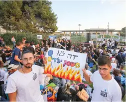  ?? (Marc Israel Sellem) ?? ‘THIS IS not a child’s game’ reads a sign at a protest this past November against the incendiary kites and rockets being launched from Gaza.