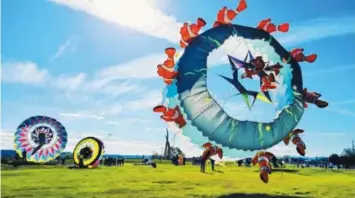  ?? CONTRIBUTE­D PHOTOS ?? The 33-acre Sculpture Fields offers wide open spaces for kites to soar.