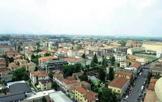  ??  ?? Panoramica­Una vista aerea dell’arcella. Tra qualche giorno le sue strade saranno popolate da iniziative