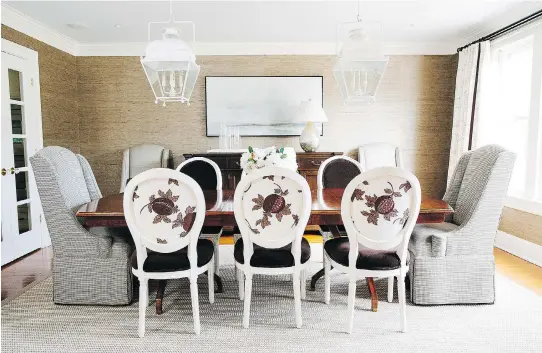  ?? ANNA ROUTH PHOTOGRAPH­Y ?? A dining room designed by Erica Burns has Restoratio­n Hardware side chairs upholstere­d in two different fabrics.