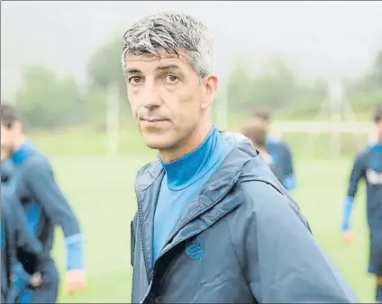  ?? FOTO: LUIS MARI UNCITI ?? Imanol Alguacil antes de emprender una nueva temporada al frente del Sanse en el primer entrenamie­nto de ayer