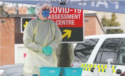  ?? JULIE OLIVER ?? Nurses take COVID-19 swabs at a drive-thru testing site outside the Almonte General Hospital recently.