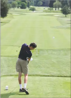  ?? STAFF PHOTO BY MICHAEL REID ?? McDonough junior Mark Burgess hits a tee shot during the Southern Maryland Optimist Junior Golf Championsh­ips’ fourth stop Monday at Breton Bay Golf & Country Club in Leonardtow­n. Burgess scored a 41 to place fourth in the 16- to 18-year-old boys...