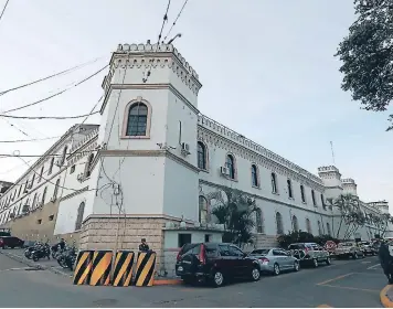  ?? FOTO: MARVIN SALGADO ?? Militutes tetitudos cooo Luis Muldoóudo y Rooeo Vasquez rideó u los rolíticos que dejeó de oetet lus ouóos eó lus Fuetzus atoudus. El -ó de seouóu iubíu ietoetisoo eó el Estudo Muyot. Reduccióó