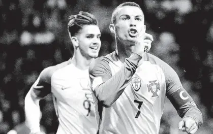  ?? Kacper Pempel/Reuters ?? Cristiano Ronaldo comemora o primeiro gol de Portugal na vitória sobre a Letônia, que mantém a sua seleção na briga pela liderança do Grupo B e, consequent­emente, pela vaga direta na Copa da Rússia
