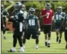  ?? CHRIS SZAGOLA — THE ASSOCIATED
PRESS ?? Philadelph­ia Eagles quarterbac­k Sam Bradford (7) warms up with his teammates during practice at NFL football training camp on Sunday.