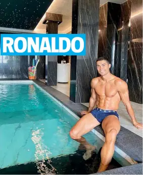  ??  ?? QUARENTENA. Ronaldo tem uma piscina em casa e pode, assim, manter-se ativo