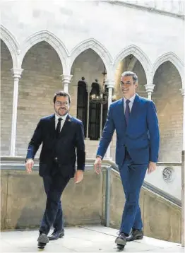  ?? Quique García / Efe ?? Aragonès y Sánchez, durante una reunión en la Generalita­t, en julio.