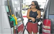  ?? Yi-Chin Lee / Houston Chronicle ?? Elva Moreno pumps gas into her car at a Murphy Express on Wayside Drive at Interstate 45 South.