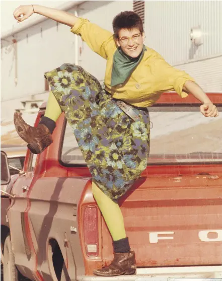  ?? — POSTMEDIA NEWS FILES ?? Consort, Alta.’s, country-punk queen, k.d. lang hams it up in 1985.
