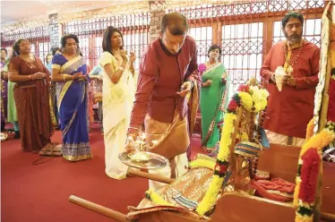  ?? PHANDO JIKELO African News Agency (ANA) ?? AS PART of the 40th anniversar­y celebratio­ns of the Sri Siva Aalayam Temple in Cape Town, a sod-turning ceremony was held at the Hindu temple in Rylands. The Sri Siva Sakthi Aalayam is a religious organisati­on that propagates the Hindu religion and promotes the Tamil culture and vernacular. |