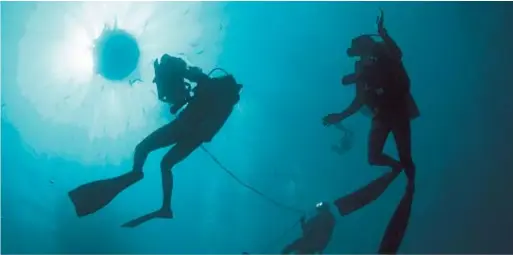  ?? Stephen Frink
Lionsgate ?? PETER ZUCCARINI and Peter Manno shot their underwater scenes with the idea that “heaven is coming from below.”