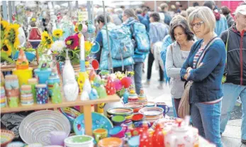  ?? FOTO: ALEXANDER KAYA ?? In der Neu-Ulmer Innenstadt ist am Wochenende viel los. Vor allem auf dem traditione­llen Töpfermark­t werden sich viele Besucher tummeln.