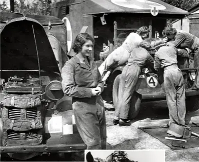  ??  ?? Princess Elizabeth learning about cars, 1945