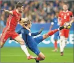  ??  ?? Griezmann le marcó a Gales.