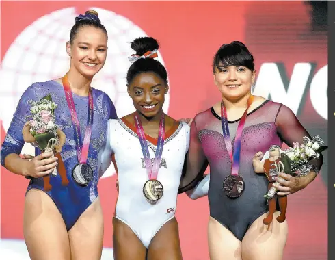  ?? AFP ?? Shallon Olsen, Simone Biles y Alexa Moreno, en el podio del Campeonato Mundial.