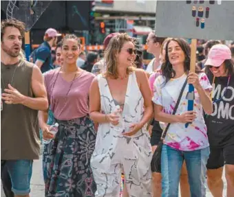  ??  ?? La série Féminin/Féminin, sur une bande d’amies lesbiennes et bisexuelle­s. TOU.TV